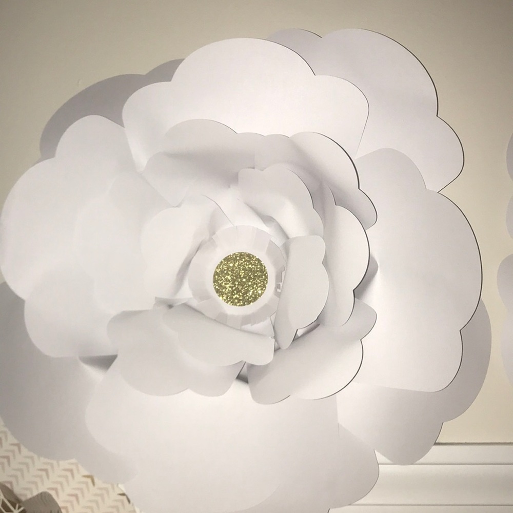 Beautiful Decor Paper Flowers - Picture 5 of 8